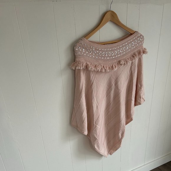 Beautiful Poncho - Picture 6 of 8